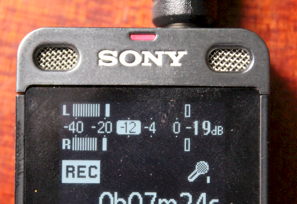 Audio meters on the Sony ICD-ux560