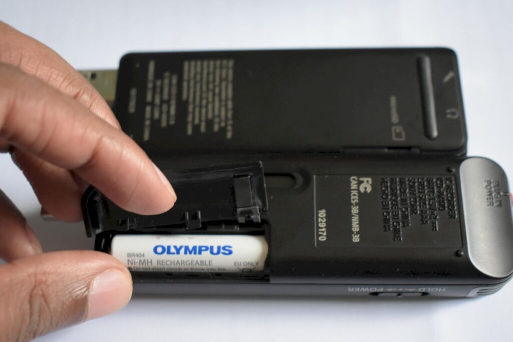 Sony ICD-PX470 vs Sony ICD-UX570 Battery Comparison