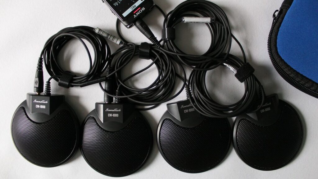 4 daisy chained CM-1000 boundary microphones.